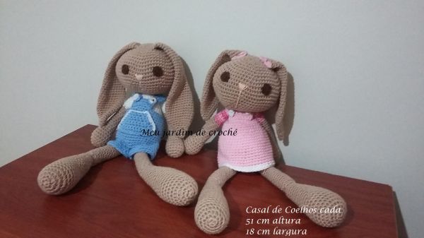Casal de coelhos em crochê
